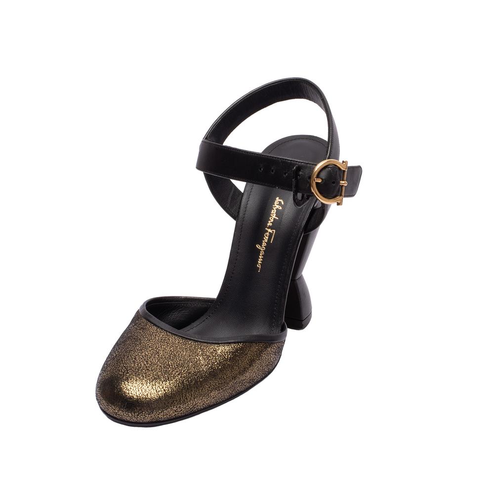 Salvatore Ferragamo Size 9 Gold Heels