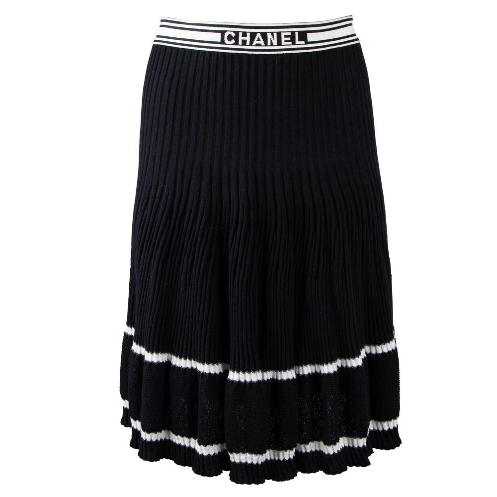 Chanel Size 44 Black Pleated Skirt
