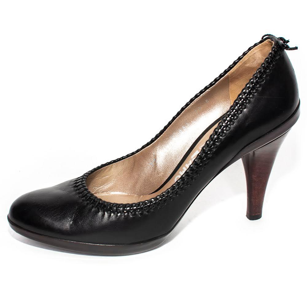  Salvatore Ferragamo Size 7.5 Black Leather Heels