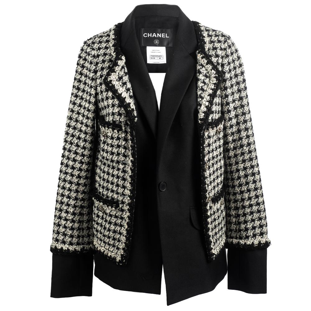  Chanel Size 40 Tweed Black & White Jacket