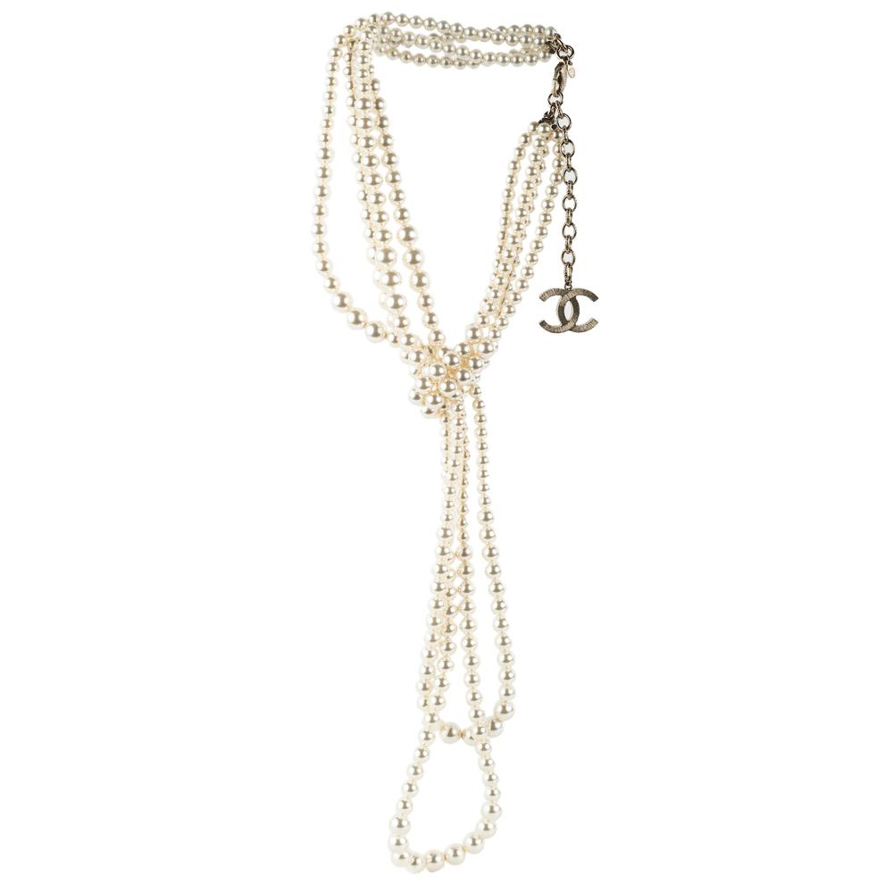 Chanel White Knot Pearl Necklace