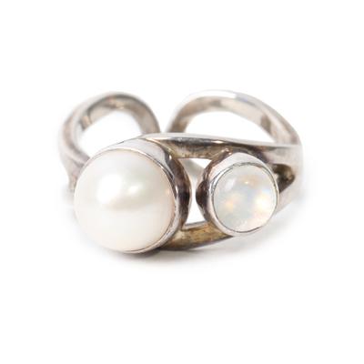 Lilly Barrack Size 7.5 Sterling Silver Pearl Ring