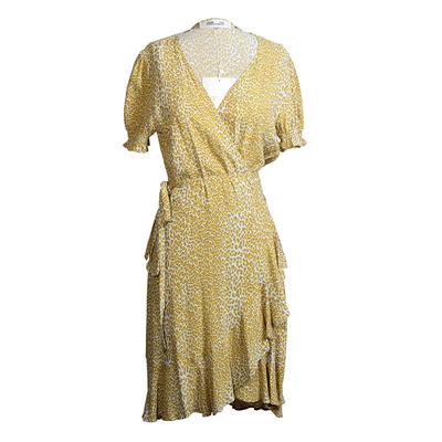 Diane Von Furstenberg Size Medium Emilia Wrap Dress