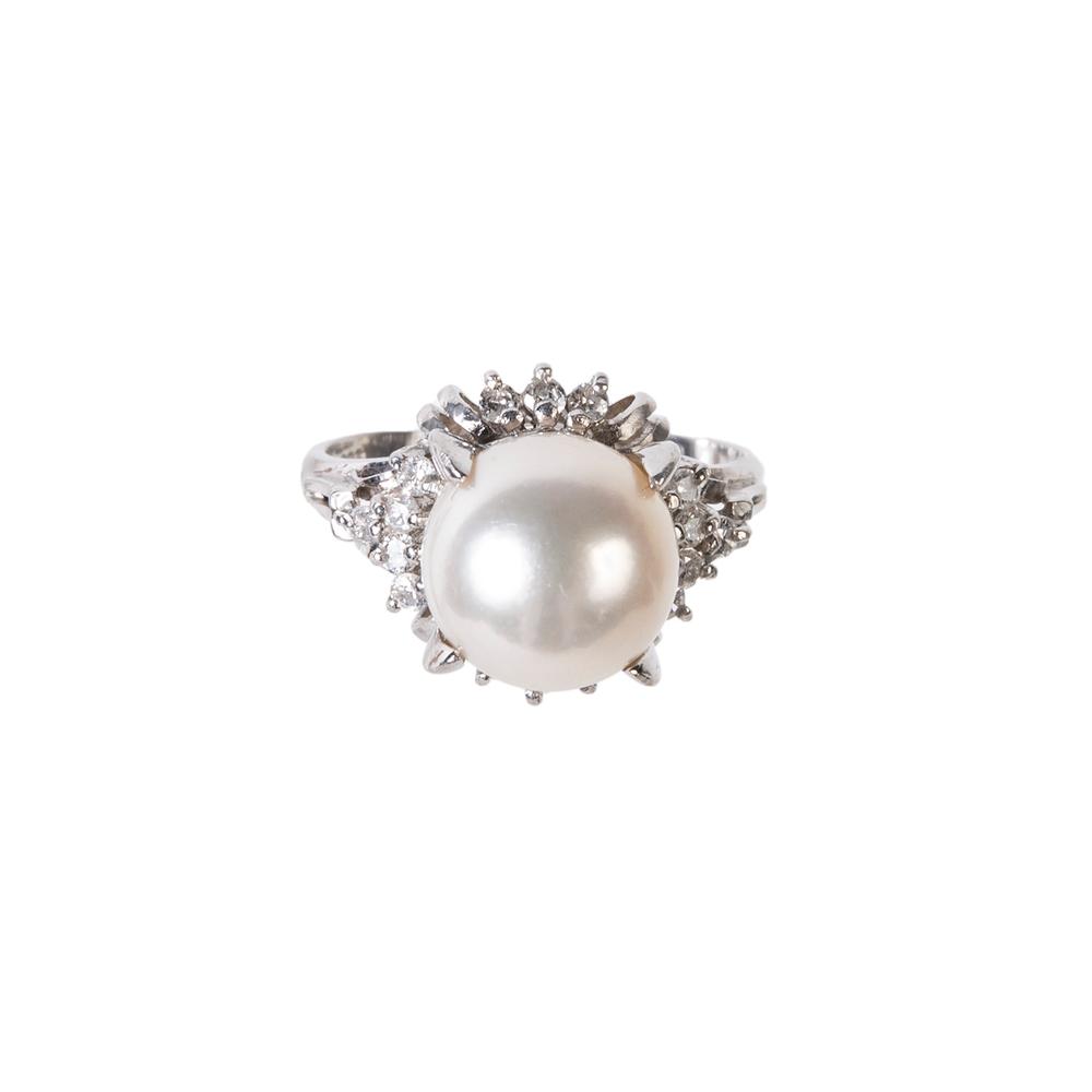  Platinum Size 6.5 White Halo Pearl Ring