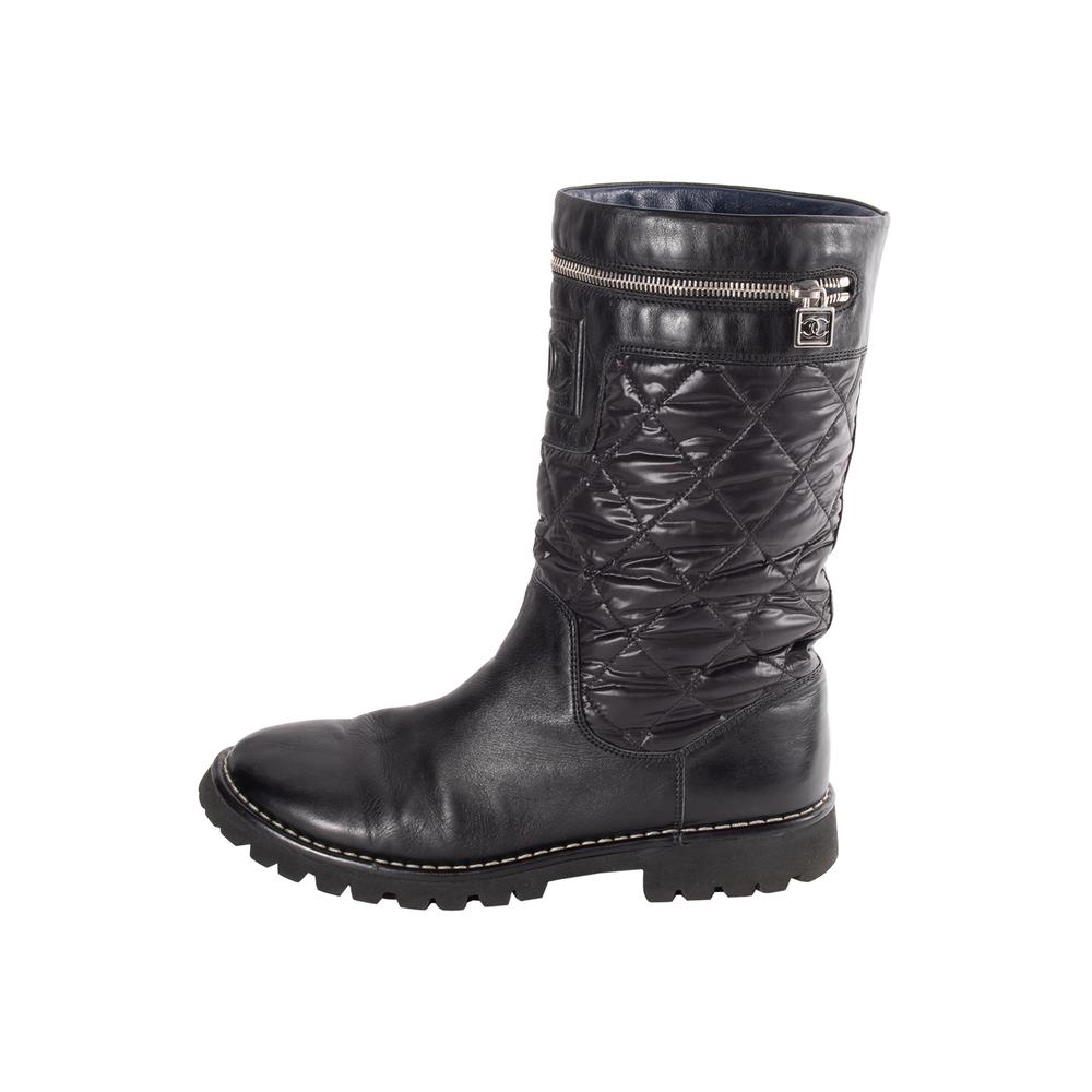 Chanel Quilted Leather Knee High Boots // Black (Euro: 35) - The Designer  Collection - Touch of Modern