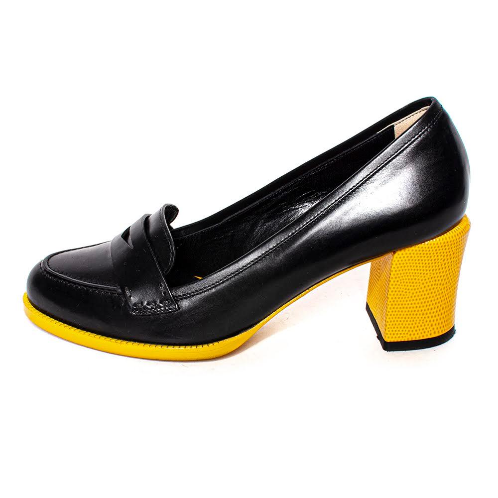  Fendi Size 38.5 Black Leather Loafers